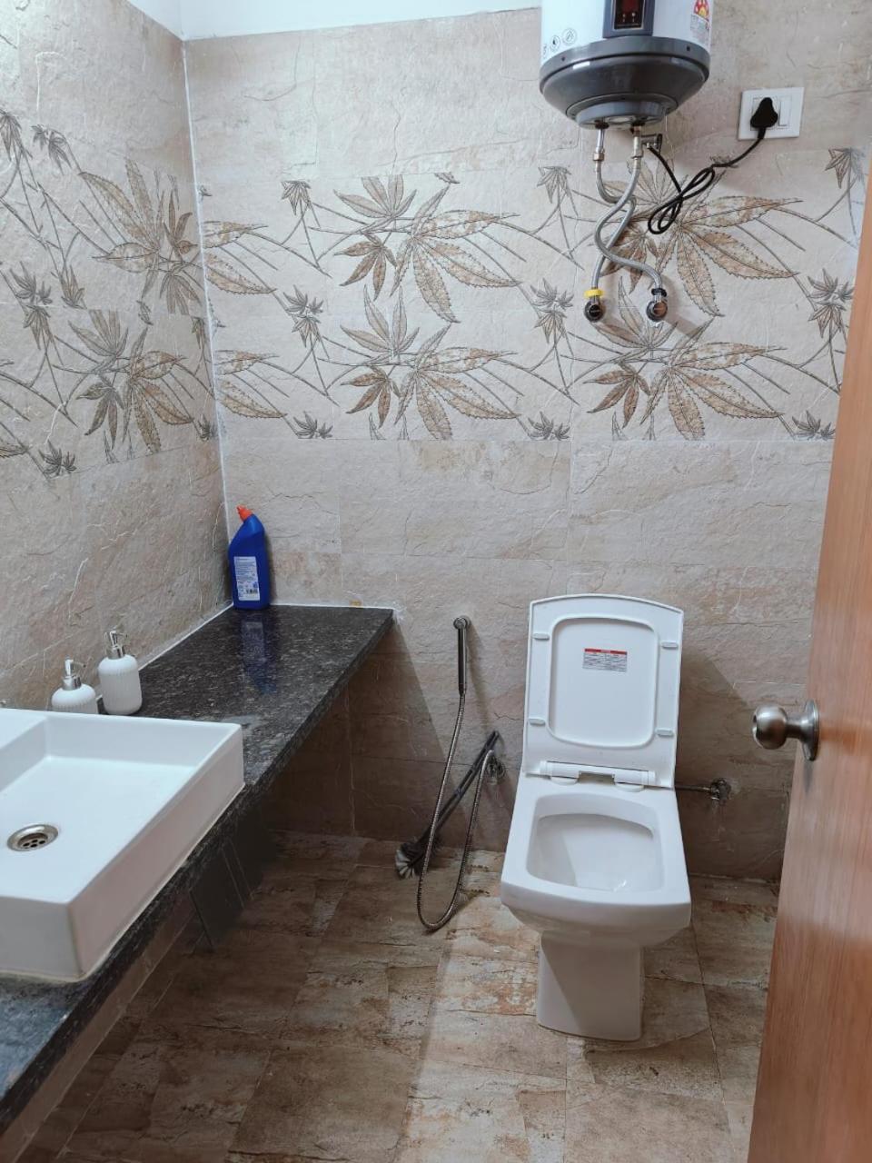 Studio Apartment By La Valentino Near Expo Mart Greater Noida Luaran gambar